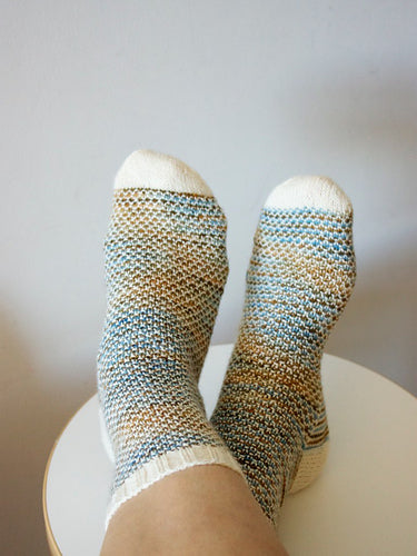 Broken Seed Stitch Knit Sock Kit
